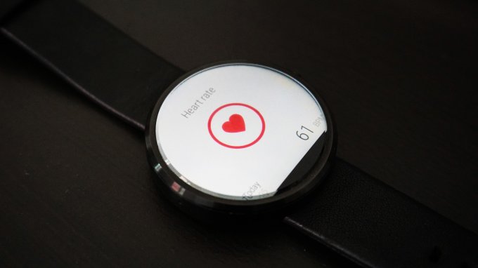 Smartwatch z pulsoksymetrem i ciśnieniomierzem